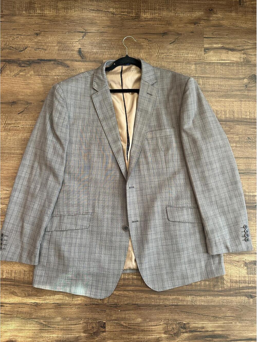 $1200 48r statement confidence checkered blazer